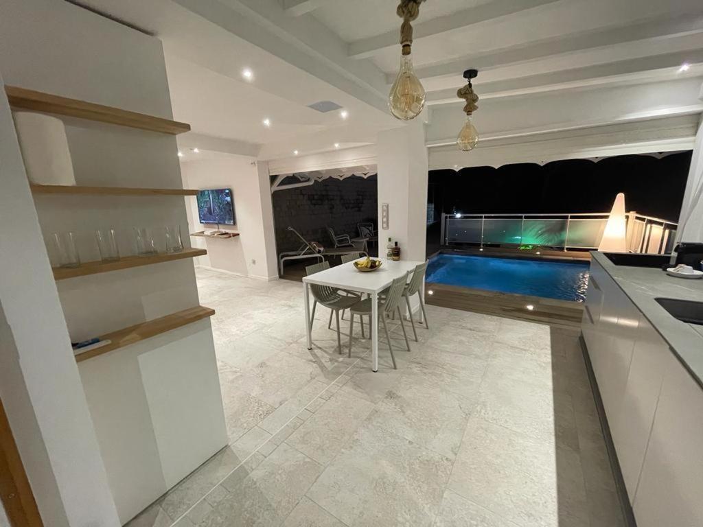 Les Appart Villa Sunbay Caraibes Avec Piscine Privative Vue Mer Et Montagne Le François Exteriér fotografie